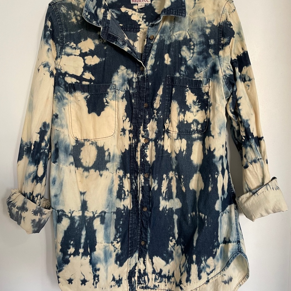 Hand reverse died Jean button down